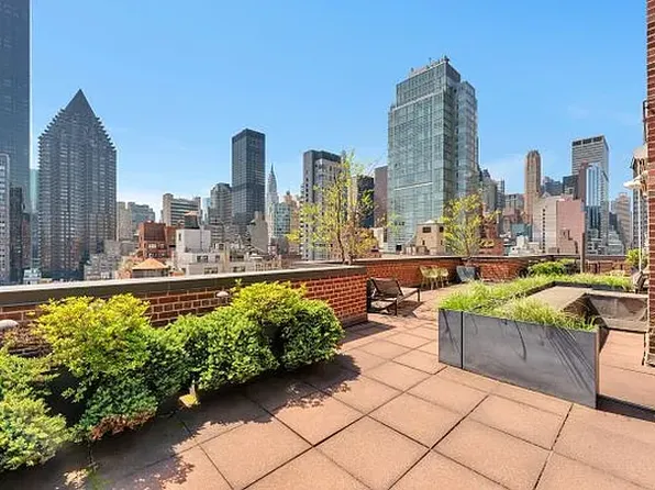 345 East 52nd Street image 8 of 11