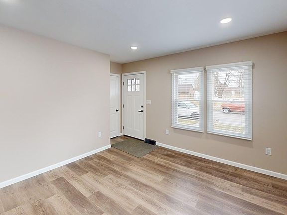 3rd image of 110 S Monroe St