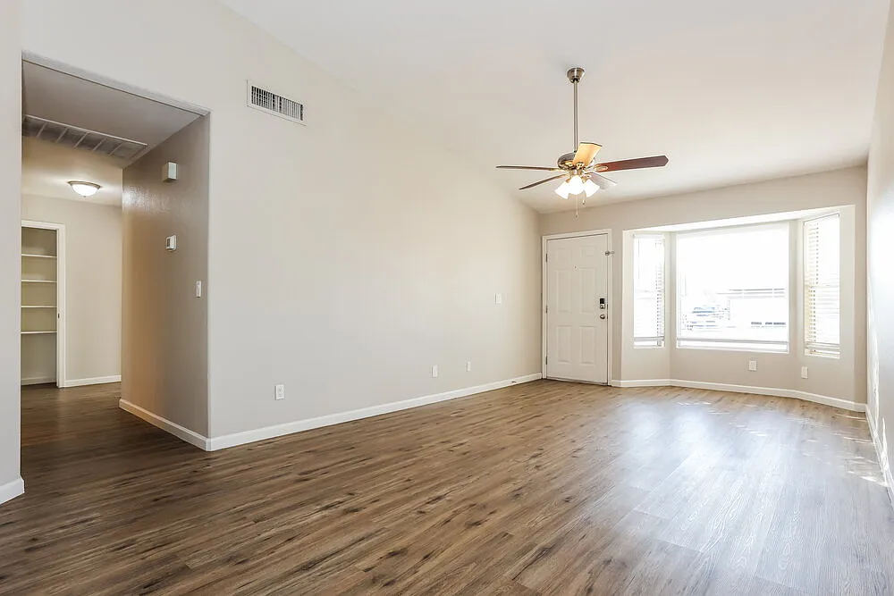 3 bed, 2.0 bath, 1392 sqft, $1,890 — Photo 3
