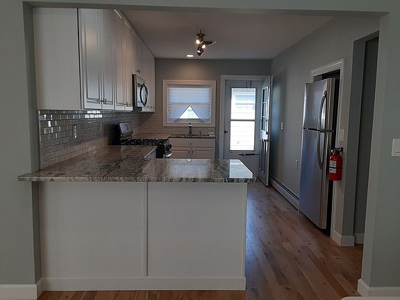 3rd image of 8 Grenada St