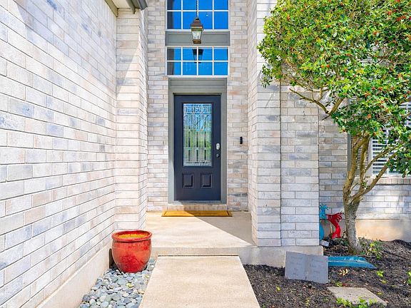 3rd image of 1109 Pebble Brook Rd