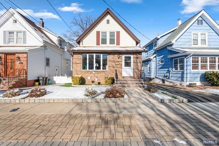 1st image of 287 Willow Ave