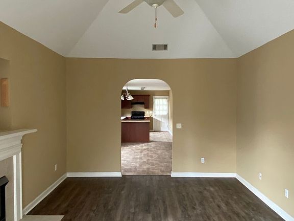 3rd image of 525 Fox Run Cir