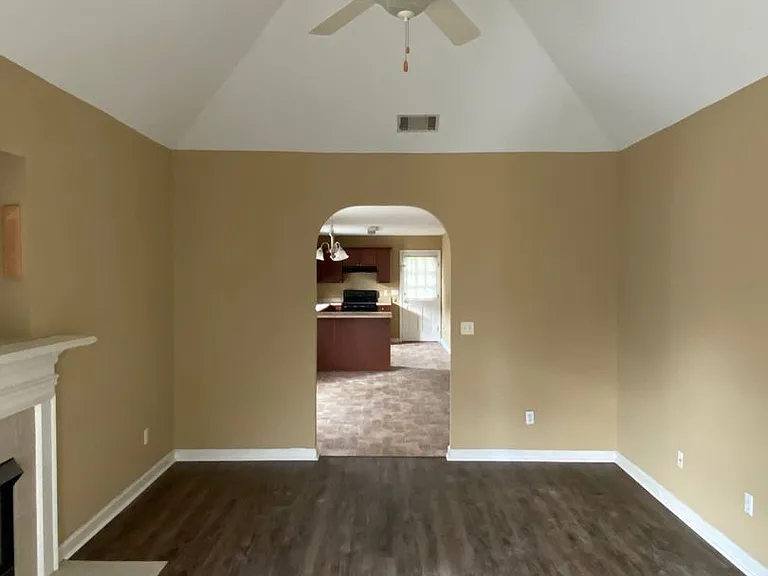 525 Fox Run Cir — Photo 3