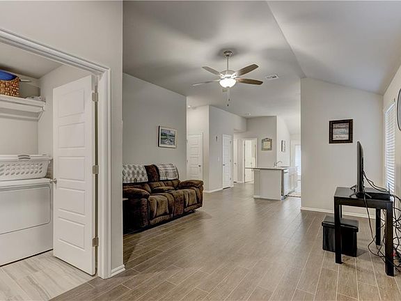 5th image of 3829 Central Park Dr