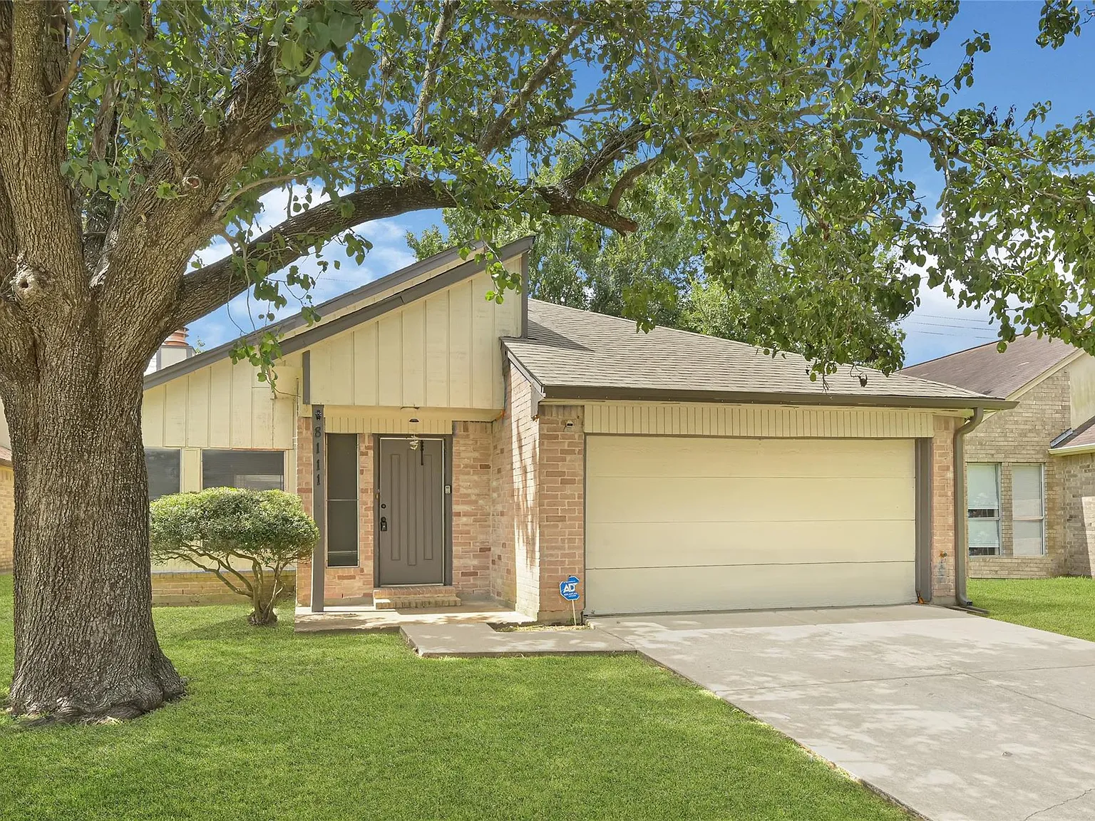 3 bed, 2.0 bath, 1528 sqft, $2,100 — Photo 2