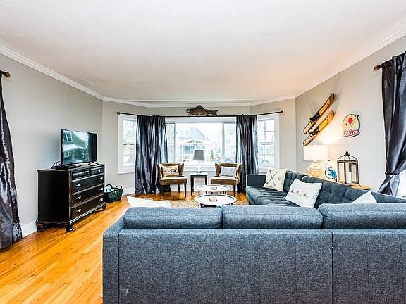 2nd image of 215 E Merchant St