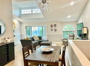 241 Oak Park Dr #73B, Little Neck, NY 11362