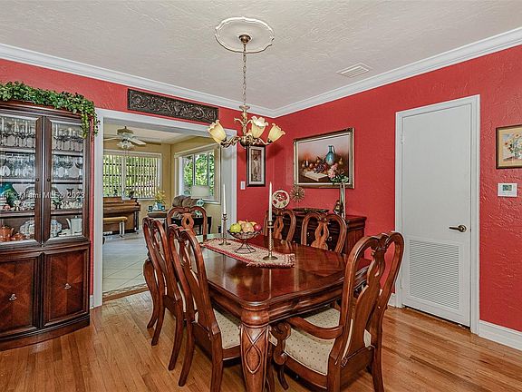 3rd image of 43 Malaga Ave