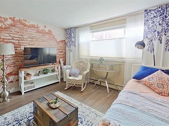 3rd image of UNIT 2-2358 Rae STREET