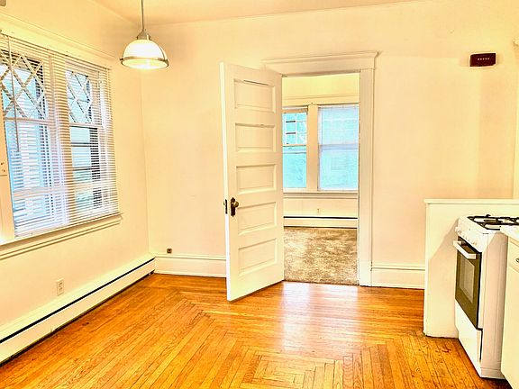 4th image of 117 W Dutton St