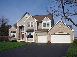 13 Heron Ct, Lake In The Hills, IL 60156