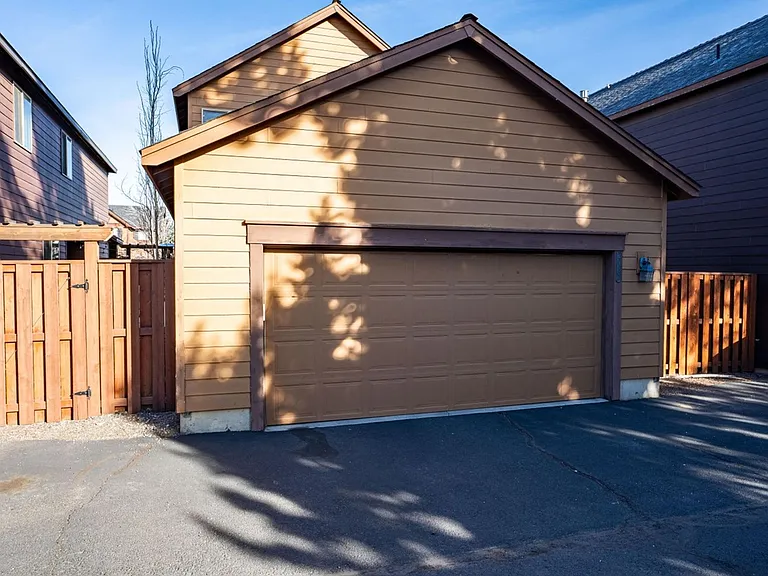 20487 Brentwood Ave — Photo 40