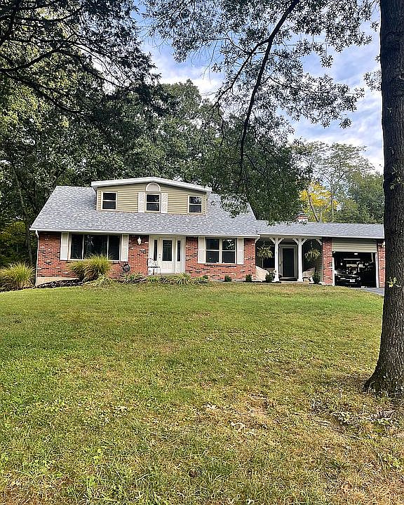 2nd image of 8 Dover Ln