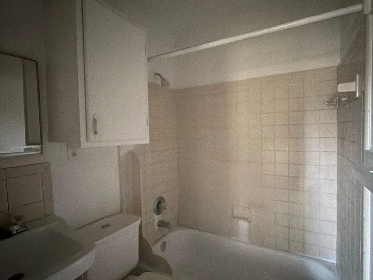 1454 Winthrop St — Photo 14