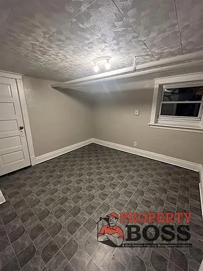 4515 Magoun Ave — Photo 2