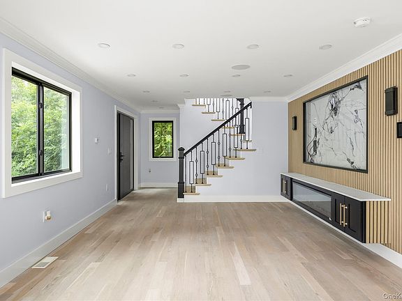 5th image of 35 Harry Howard Avenue