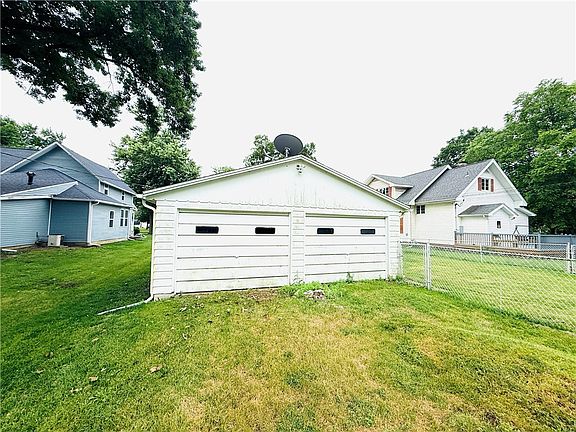 5th image of 104 Gilbert St