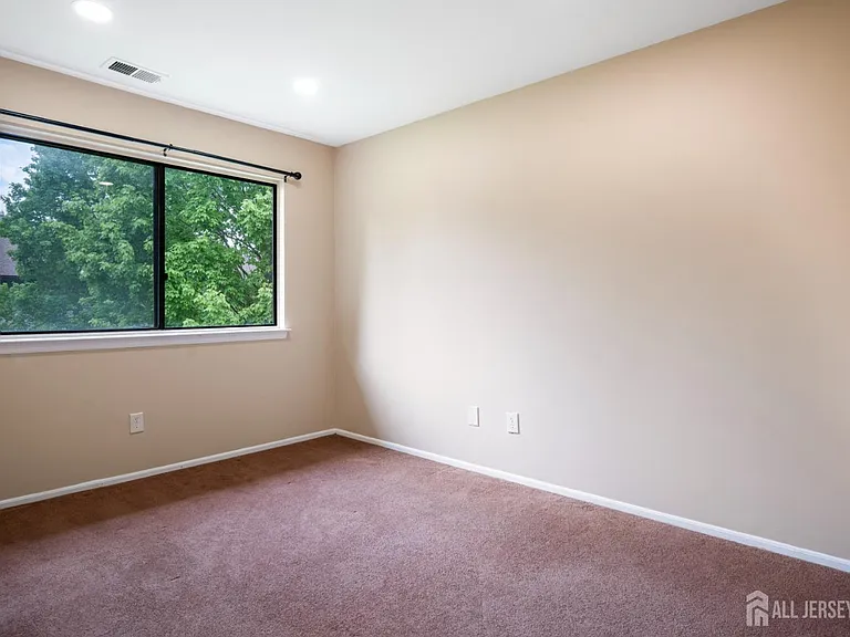 4410 Birchwood Ct — Photo 11