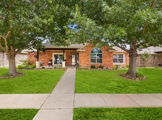207 Red Wolf Ln, Red Oak, TX 75154