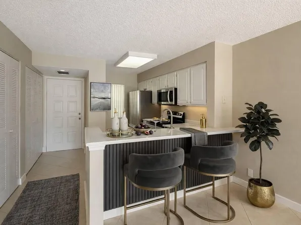 2228 N Cypress Bend Drive #407, Pompano Beach, FL 33069