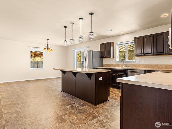4th image of 1408 Daffodil Avenue NE