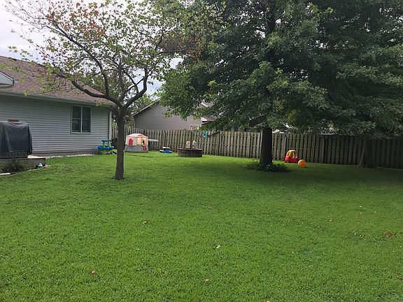 3rd image of 110 Hoelting St