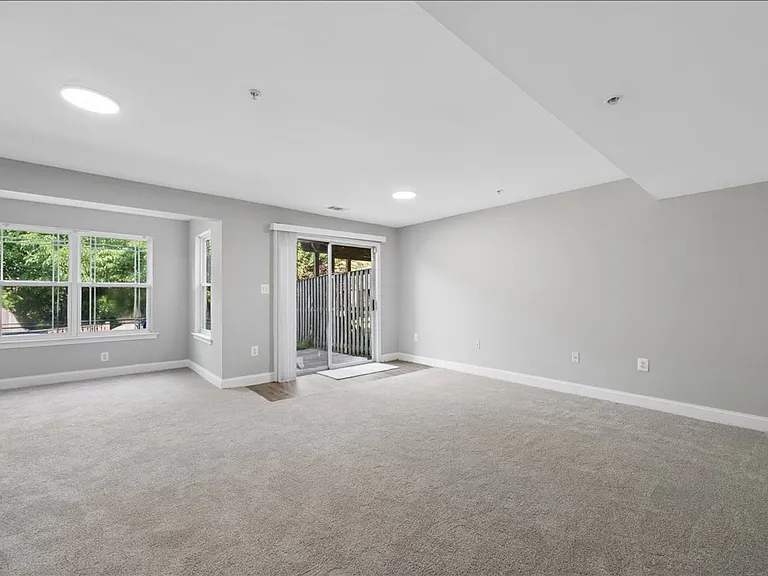 1004 Collindale Ave — Photo 38