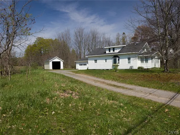 10 Salisbury St, Lacona, NY 13083