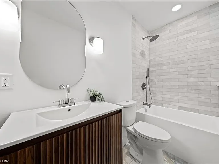 1422 W 77th St — Photo 23