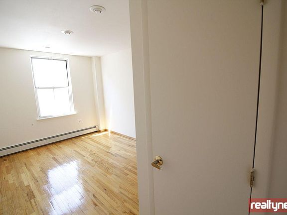 5th image of 464 Carlton Ave #2