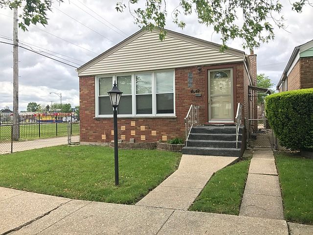1st image of 4642 S Leclaire Ave