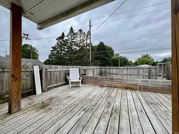 3rd image of 556 Elmwood Dr
