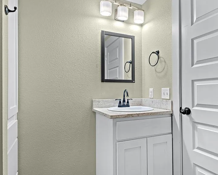 1022 W Holly St — Photo 18