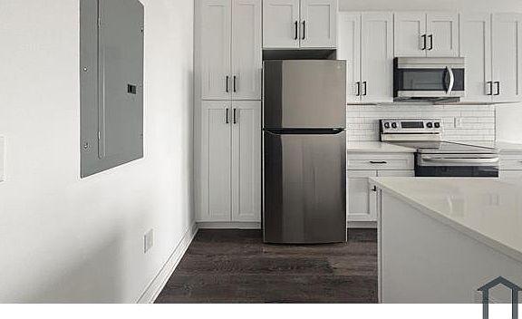 5th image of 625 N 52nd St #6