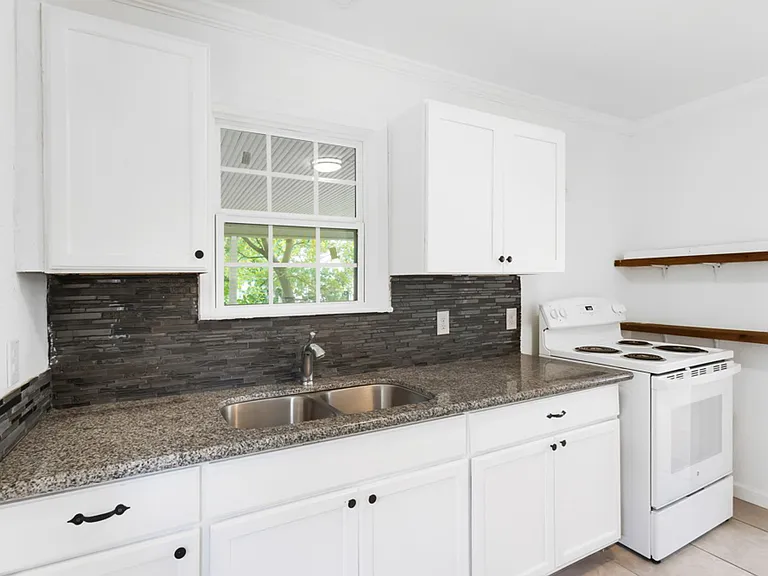 418 McDougal Ave — Photo 12