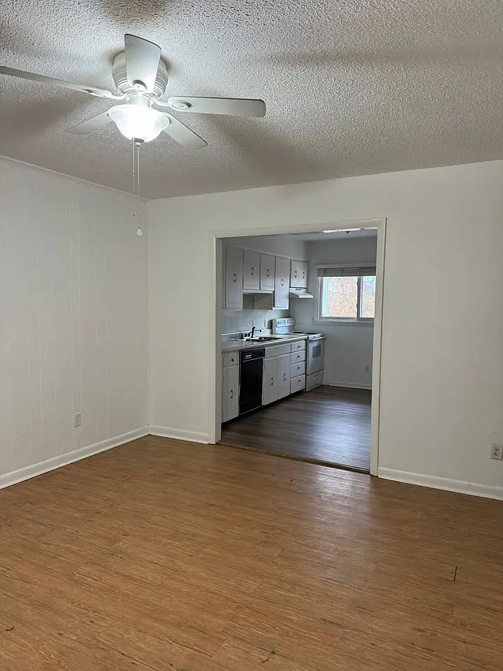 2 bed, 770 sqft, $1,095 — Photo 3