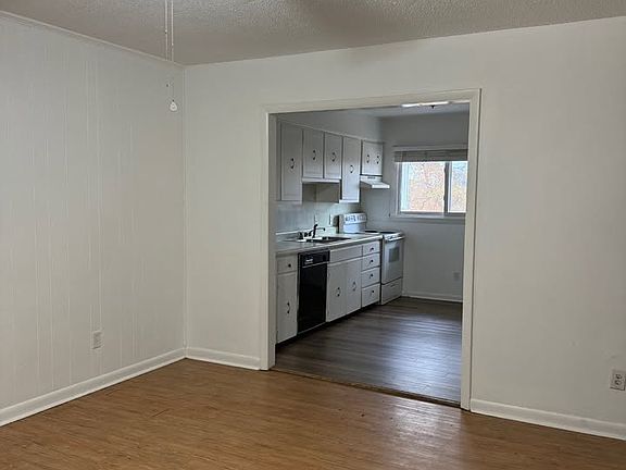 3rd image of 128 Whispering Oaks Ln #9