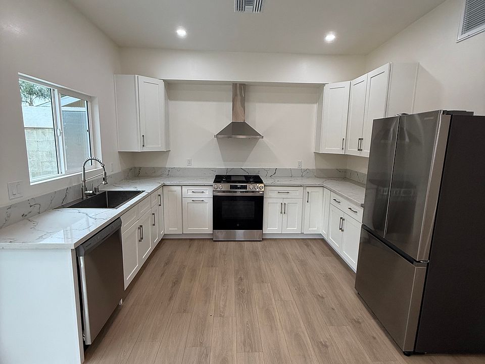 1st image of 13040 Terra Bella St