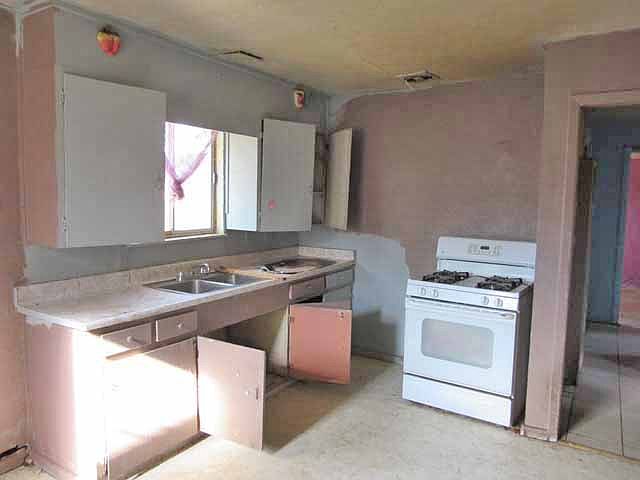 2nd image of 1717 Myran Ave