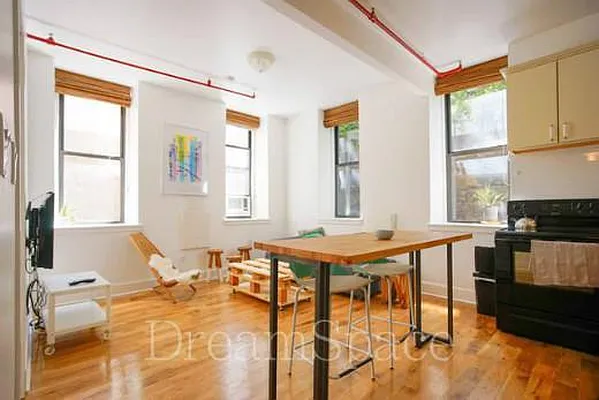 Rented by Dream Space Realty | media 7
