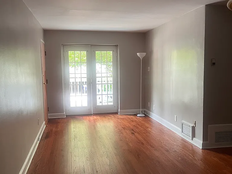 1787 Rugby Ave #2 — Photo 2