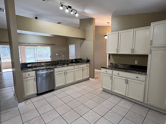 3rd image of 2446 Sweetwater Blvd