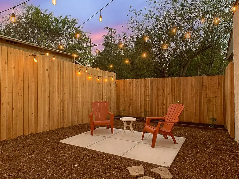 1127 Bell St — Photo 34