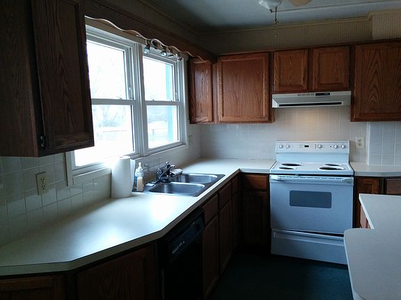 2nd image of 501 NW Holly Ln