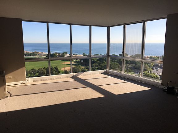 4th image of 1555 N Dearborn Pkwy APT 18A