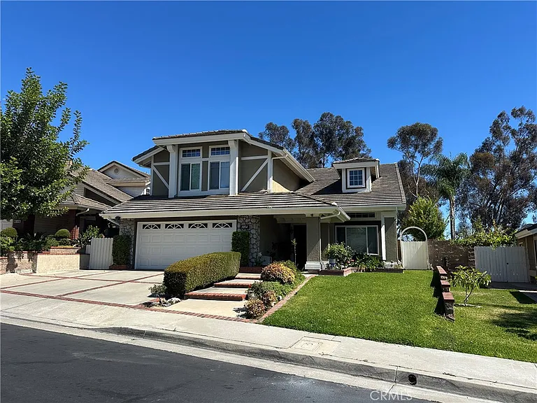 1854 Brooke Ln — Photo 2