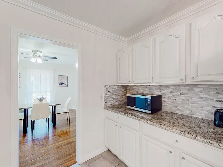 W Lakeshore Dr — Photo 9