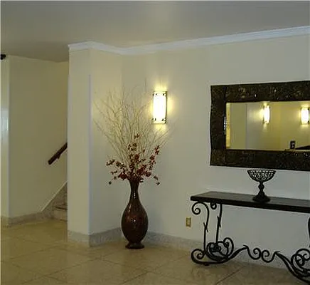 Sold by R New York | media 26