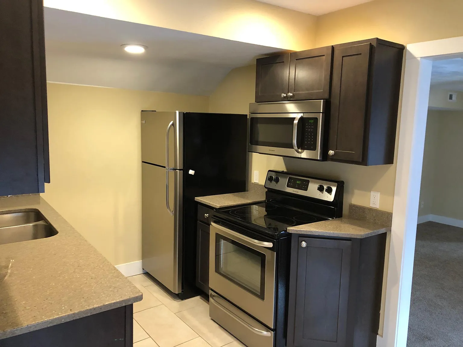 1109 Mound St — Photo 3